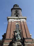 Der Turm der St. Michaelis Kirche