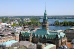 Blick über Hamburg mit dem Rathaus