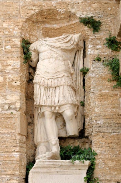 R&ouml;mische Statue am Haupttor von Eivissa-Stadt