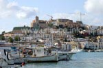 Blick zur Altstadt mit Dalt Vila