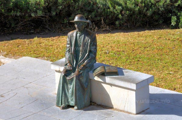 Statue des Priesters Isidor Macabich