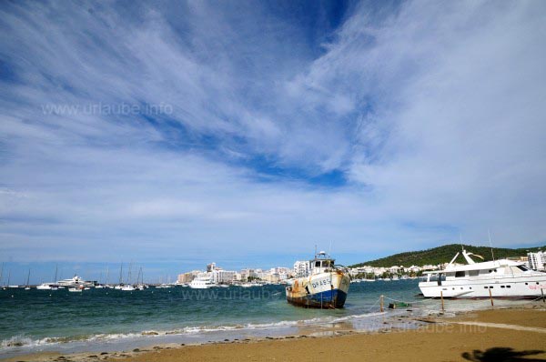 Die Bucht von Sant Antoni