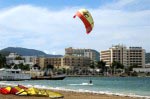 Windsurfer am Strand von Sant Antoni