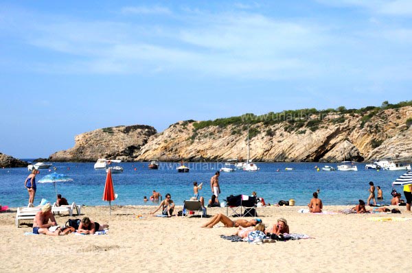 Am Strand von Cala Vadella