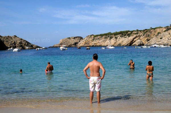 Am Strand von Cala Vadella