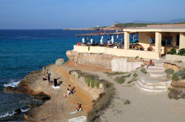 Das Strand-Restaurant auf dem Steilufer