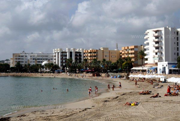 Am Stadtstrand von Santa Eul&agrave;ria