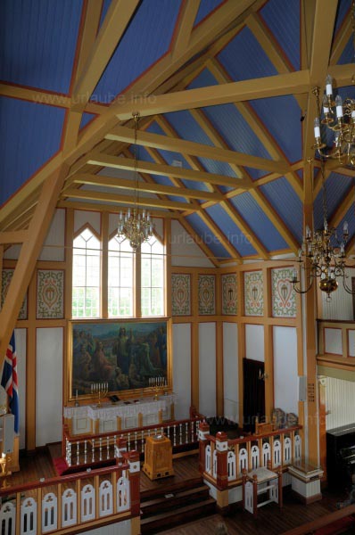 In der Kirche von H&uacute;savik