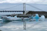 Die Brücke über den Jökulsarlón