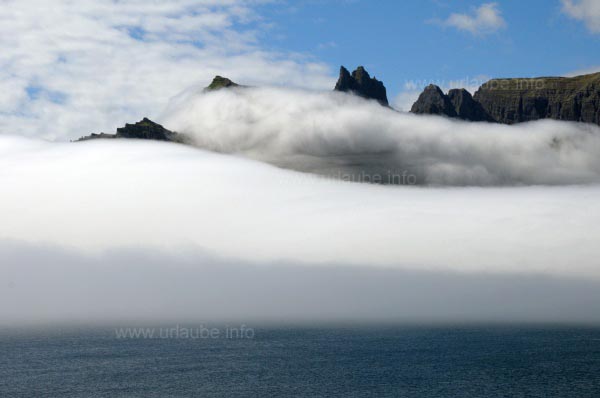 Die Ostfjorde in den Wolken