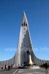 Die Hallgrimskirkja mit dem Denkmal Leifur Eirikssons