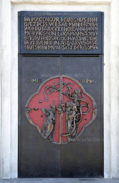 Die Eingangst&uuml;r der Hallgrimskirkja