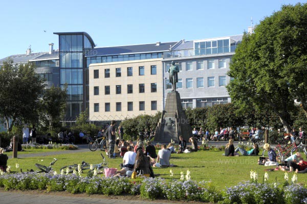 Der zentrale Platz Asturv&ouml;llur