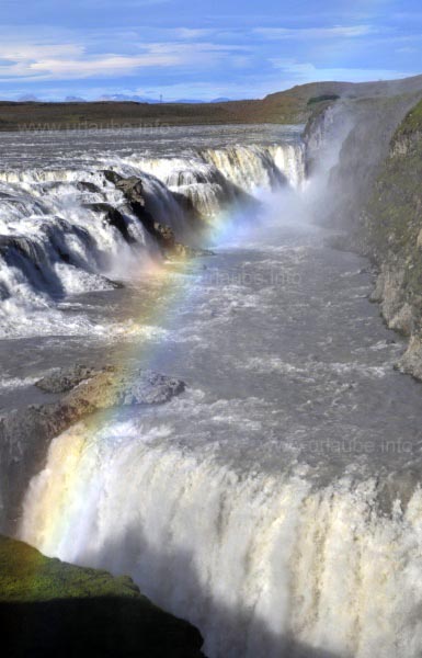 Regenbogen &uuml;ber den Kaskaden des Gullfoss