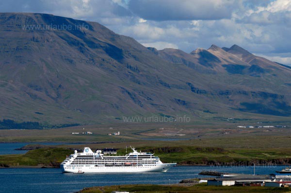 Schiff vor Reykjavik