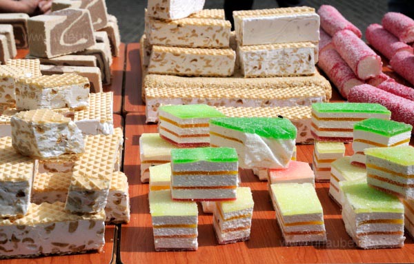 Arabische S&uuml;&szlig;igkeiten auf dem Basar von Akko