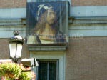 Eine Kopie eines Gemäldes auf Leinen an der Außenwand des Prados