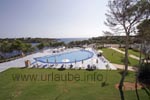 Herrlicher Ausblick von den Suiten auf Pool und Meer