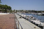 Schön angelegte Hafenpromenade in Porto Cristo