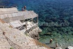 Glasklares Wasser erwartet den Strand-Besucher von Estellencs