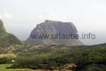 Le Morne Brabant de 556 m de hauteur photographié du parc national