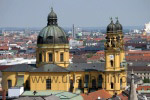 Die Theatinerkirche vom Turm des St. Peter gesehen