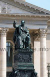 Denkmal Max I. Joseph vor dem Nationaltheater