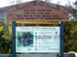 Maori-Schrift an den Pupu Springs, den größten Frischwasserquellen Neuseelands
