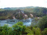 Beeindruckend: Der blubbernde Frying Pan Lake und die Cathedral Rocks.