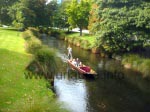 Idyllisch: Eine Stechkahnfahrt auf dem Avon-Fluss