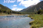 Das Ufer des Wilkin River im Matukituki Valley