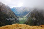 Der Blick vom Mackinnon Pass hinunter in den Clinton Canyon, den man am Tag zuvor durchwandert hat.