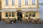 Restaurant mit Straßensitzen