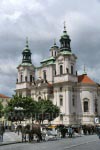 Nikolauskirche und Pferdekutschen