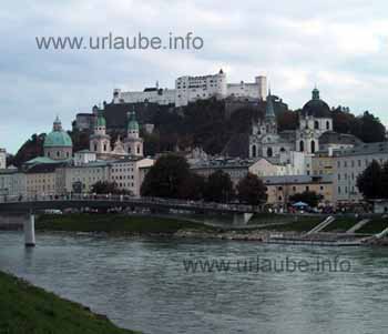 Blick auf die Festung Hohensalzburg vom Salzach-Ufer aus