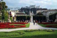 Blick auf die Burg vom Mirabellgarten aus