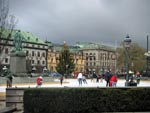 Künstlich angelegte Schlittschuhbahn zwischen Jakobskirche und Schwedenhaus