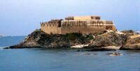 Château fort sur le sommet sud de la péninsule de Giens