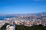Vue sur Marseille à partir de la colline la basilique Notre Dame de 162 m de hauteur