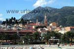 Vue sur la vieille ville de Menton à partir du quai Napoleon