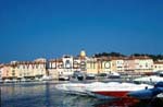 Vue du bassin portuaire sur la vieille ville de Saint-Tropez