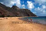 Der langgezogene karibische Strand Playa de las Teresitas