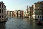 Der Canal Grande von der Rialto Brücke aus gesehen