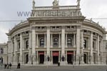 Auch das Burgtheater in Wien hat einen über die Landesgrenzen hinweg berühmten Ruf.
