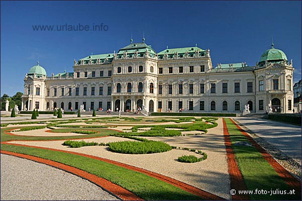 Das Obere Belvedere ist von allen Seiten von einer herrlichen Gartenanlage umrahmt.