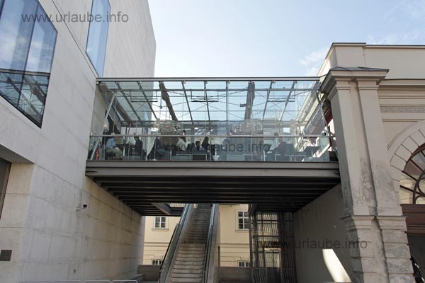Das Café im Leopold Museum ist nicht nur wegen der schönen Aussicht zu empfehlen.