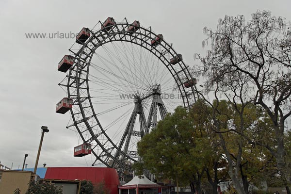 Das Riesenrad im Wiener Prater ist eins der bekanntesten Wahrzeichen Wiens.
